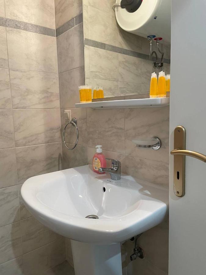 Gm Apartments Толон Екстериор снимка