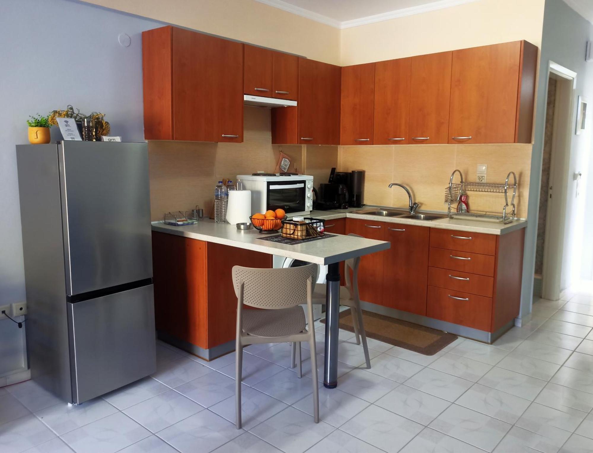 Gm Apartments Толон Екстериор снимка