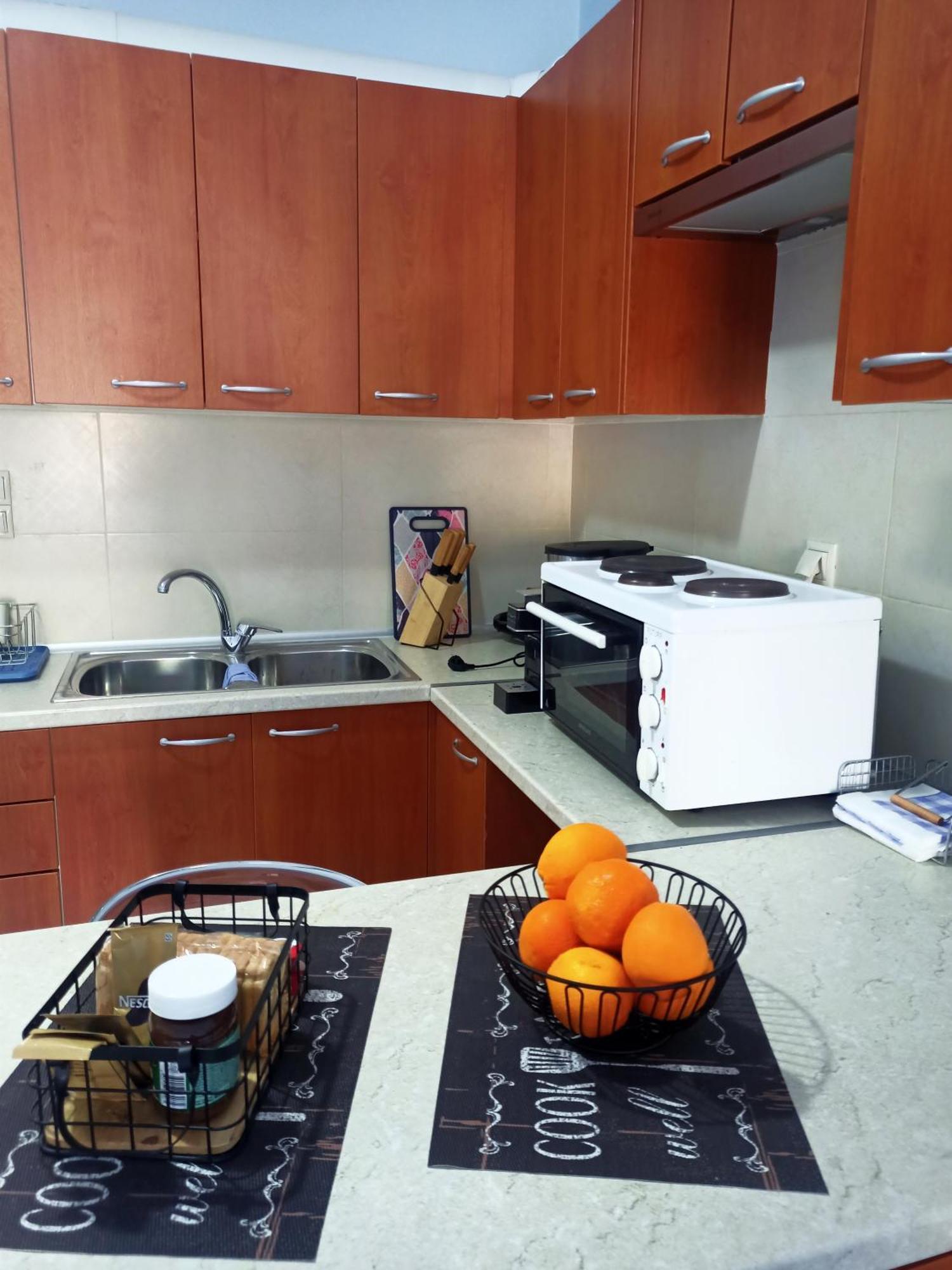 Gm Apartments Толон Екстериор снимка