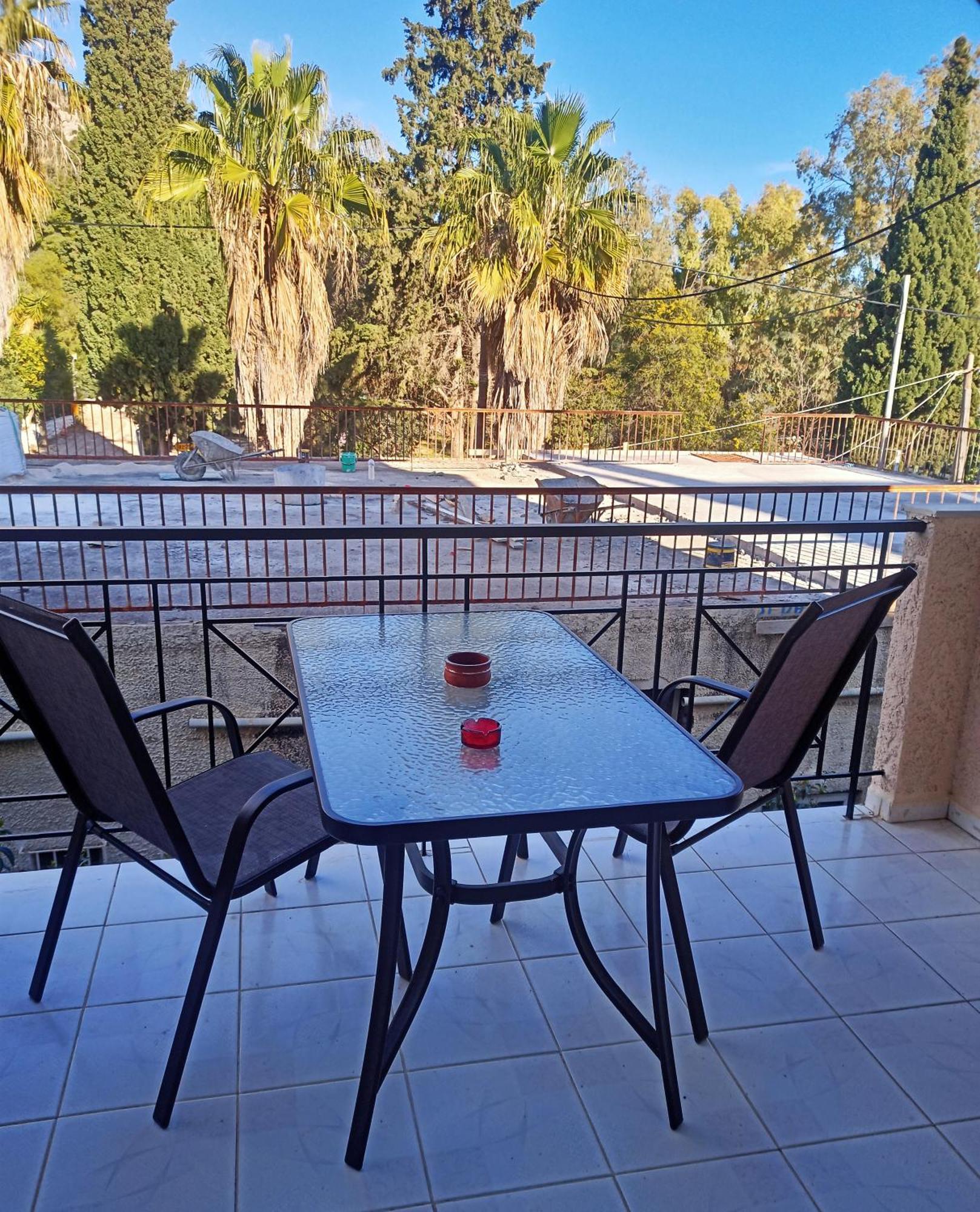 Gm Apartments Толон Екстериор снимка