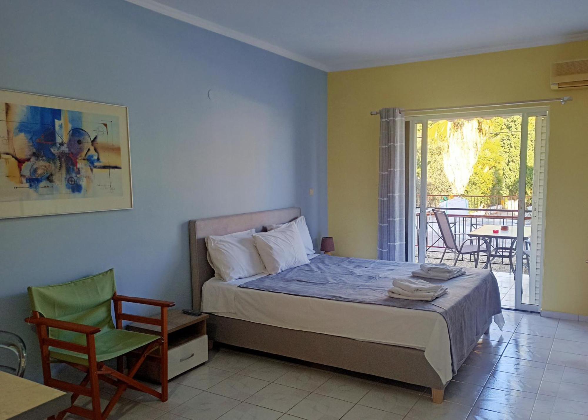 Gm Apartments Толон Екстериор снимка