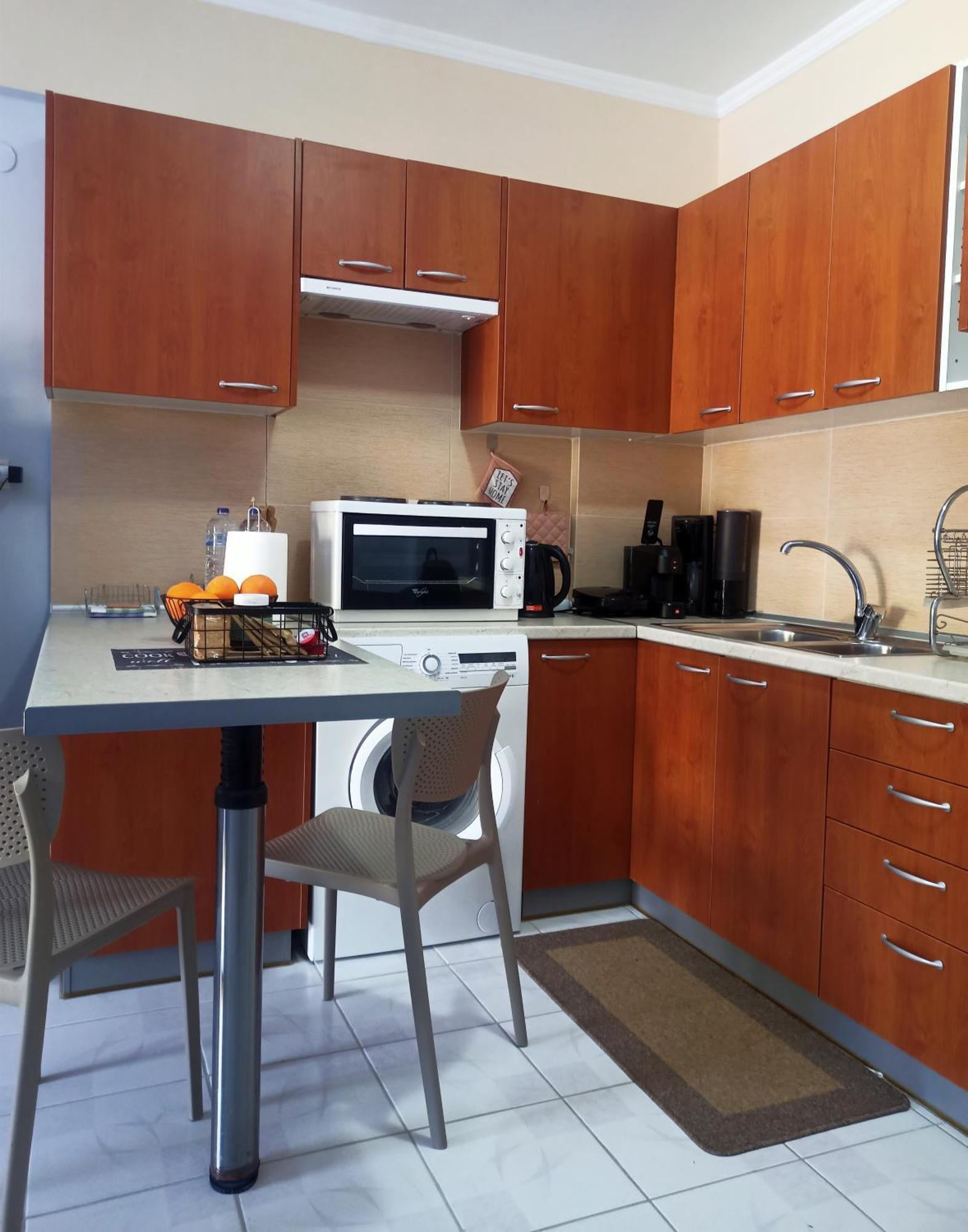 Gm Apartments Толон Екстериор снимка