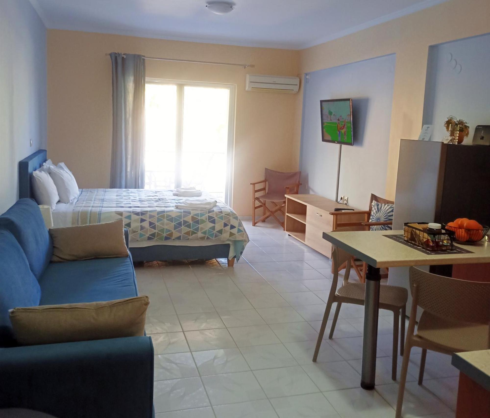 Gm Apartments Толон Екстериор снимка