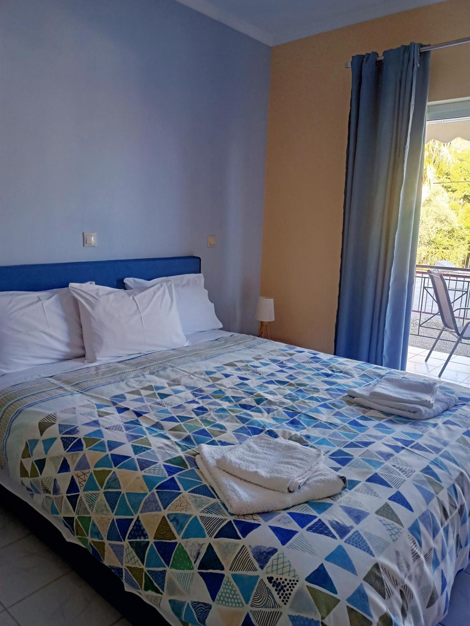 Gm Apartments Толон Екстериор снимка