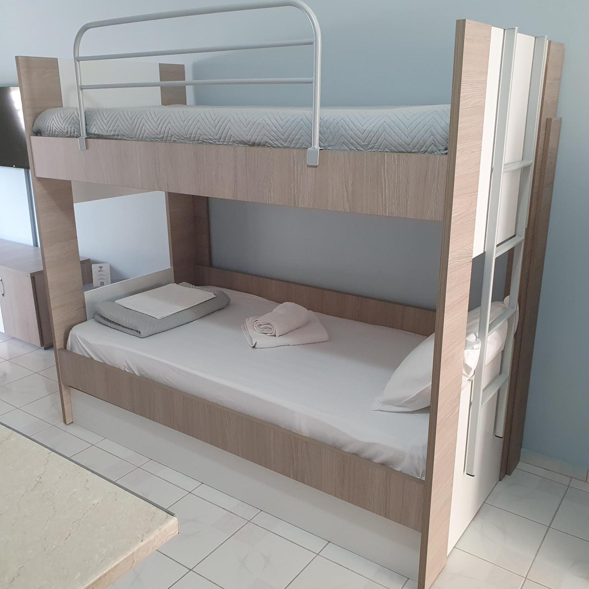 Gm Apartments Толон Екстериор снимка